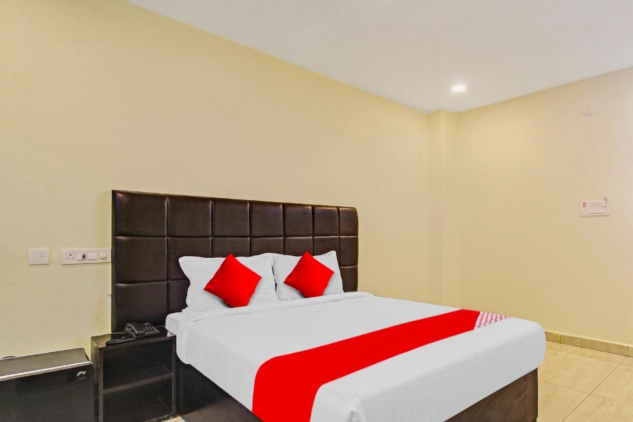 Super Hotel O Lakshmi Royal Inn Warangal Exterior photo