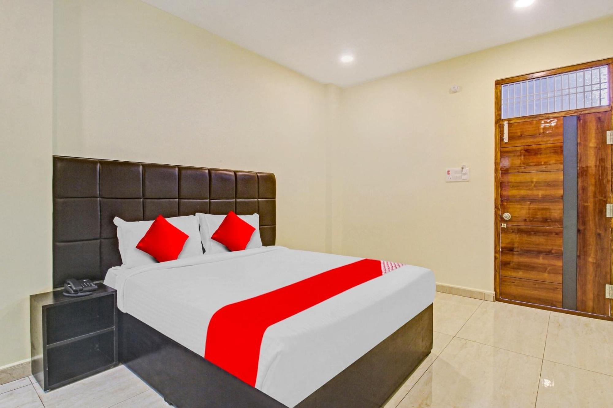 Super Hotel O Lakshmi Royal Inn Warangal Exterior photo